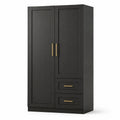 Armoire en bois noir avec poignées dorées